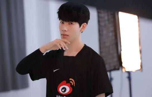 lol英雄价格表最新（UZI穿14W棉袄）