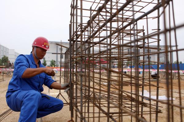 2016年钢筋工承包价格（建筑工地钢筋工一月能挣多少钱）