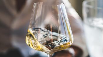 澳洲豹红宝石西拉子红葡萄酒价格（如何根据葡萄酒颜色的信息挑选心仪酒款）