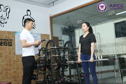 上海私教课价格（学习健身私教一般多少钱呢）