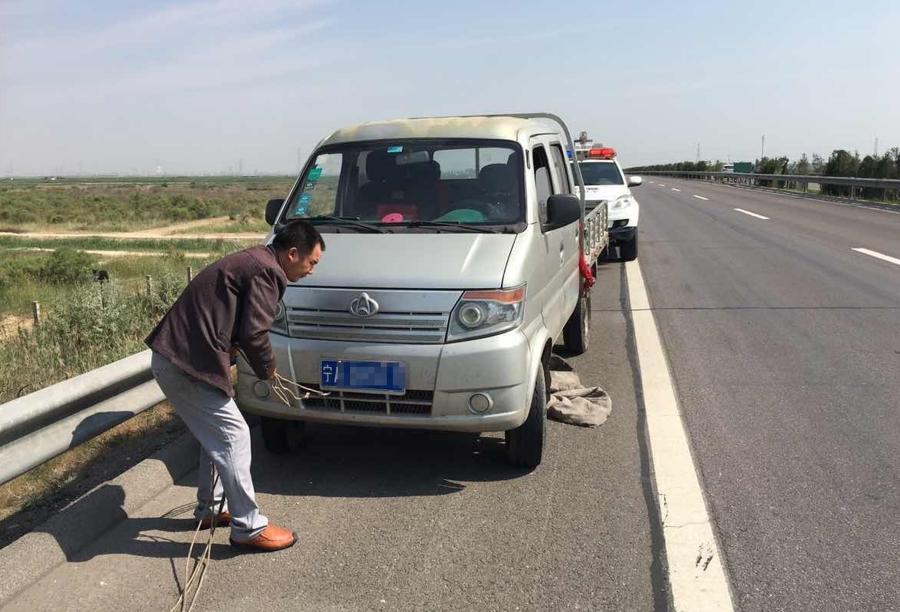 拖车价格怎么算的（高速拖车3公里收费1千元）