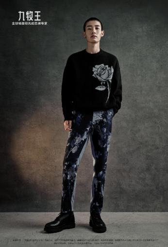 gucci褲子價(jià)格（九牧王攜前GUCCI設(shè)計(jì)師發(fā)布聯(lián)名款小黑褲）
