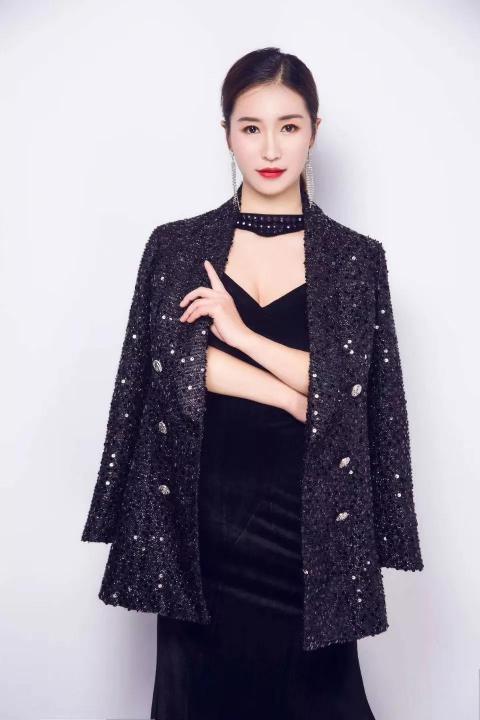 体雕塑身衣价格表（年薪20万的80后美睫师）