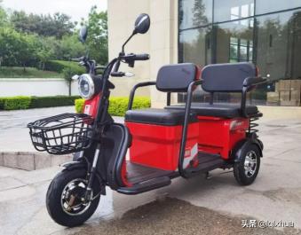 小刀电动三轮车价格及图片（休闲电动三轮车合法上路需驾照）