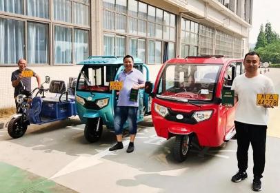 电动四轮餐车图片及价格（两款适合老年人的电动三轮篷车）