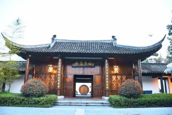 安吉浴场全套价格表（解锁这家一晚3000的安吉帐篷客酒店）