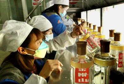 金钢山酒图片及价格（劳动最光荣）