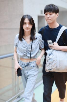 郑爽的书多少钱一本（网曝胡彦斌帮郑爽请律师）