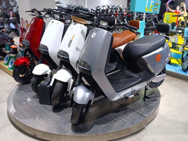 爱玛电动摩托车72v价格（雅迪PK爱玛）