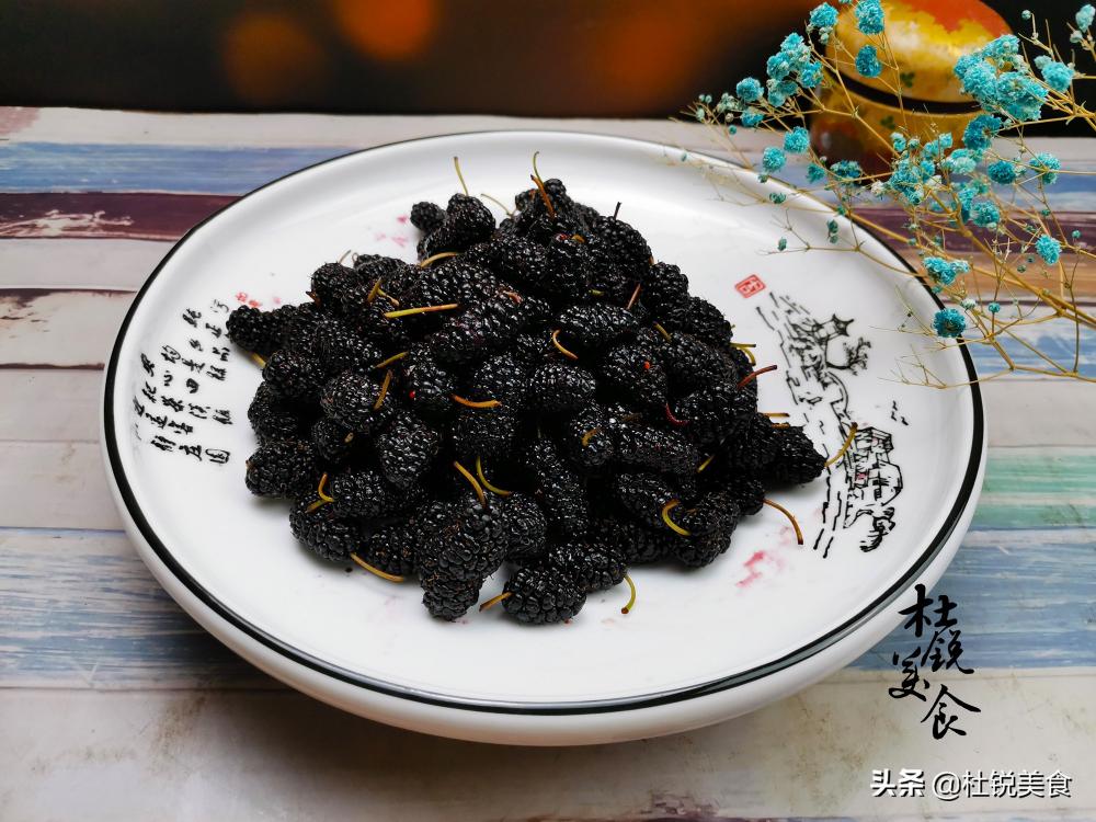 桑葚的價格多少錢一斤（老婆買2盒桑葚才花15）