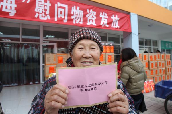 老人补贴一个月多少钱（2022年春节将至）