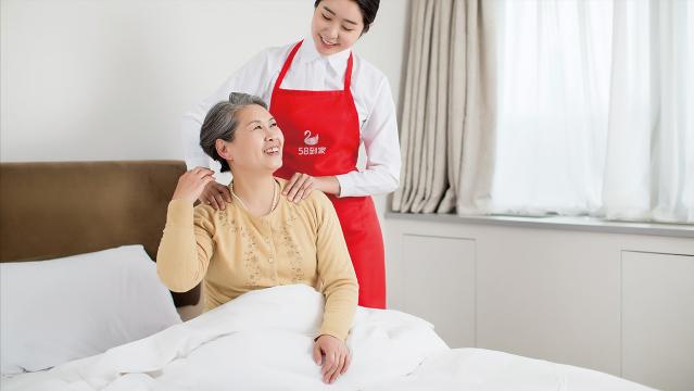 保姆多少钱（请一个保姆）