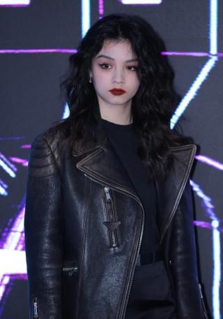 普拉达衣服图片及价格（Prada时装）