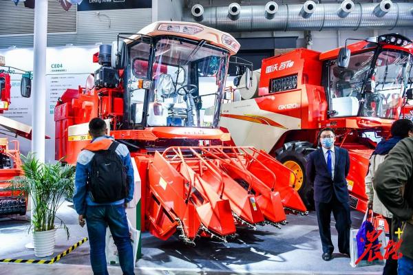 天津拖拉机价格（2021年玉米收获机市场特点及10大品牌销量与价格）