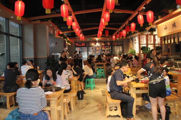 開個燒烤店大概多少錢（河南大哥燒烤店）