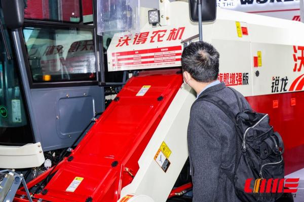 沃得锐龙125马力价格（国际农机展上12款履带全喂入联合收割机）