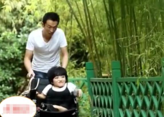变形季护肤品价格表（河南侏儒女孩靠短视频吸粉600万）