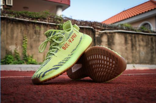 yeezy 350 v2斑马价格（BOOST家族元老）
