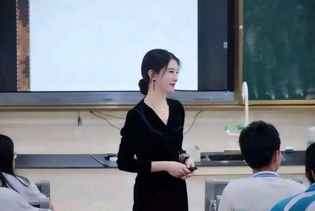 貂多少钱一件（教师不得穿貂上课）