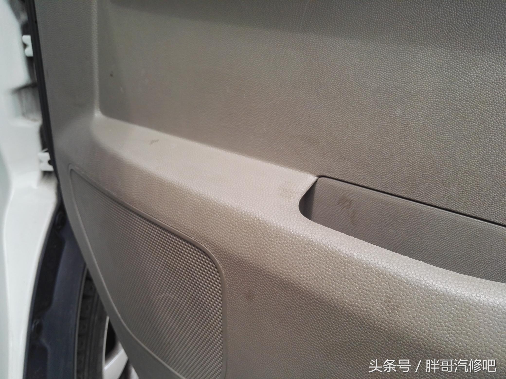 洗汽车内饰大概多少钱（10元全车内饰清洗）