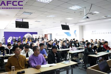 私人教练多少钱一个月（私人健身教练培训费大概需要多少钱呢）