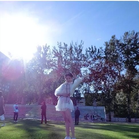 巴宝莉围巾多少钱（与川普女儿是校友）