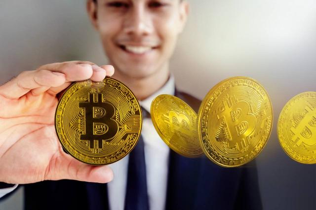 比特币一个多少钱（一枚比特币涨到12万了）