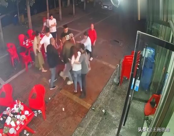 上车牌多少钱（唐山烧烤事件）