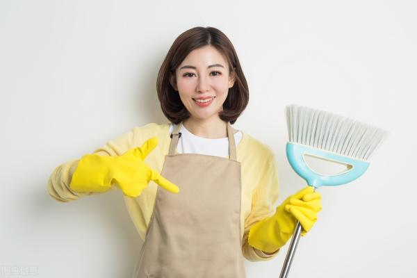 保姆价格表图片（45岁女保姆哭诉）