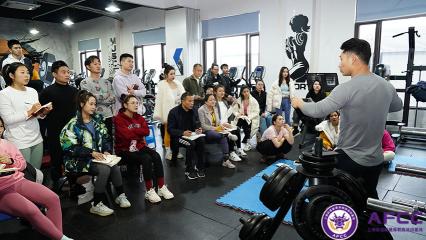 学健身教练要多少钱（健身教练培训学费一般多少钱）