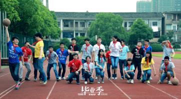 拍艺术照多少钱一套（学生拍毕业照收费800元）