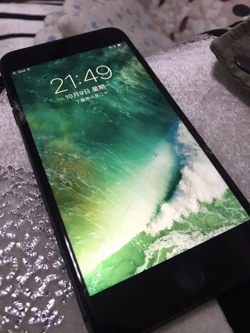 8p换个屏幕要多少钱（港版iPhone8plus外屏幕爆了还值多少钱）