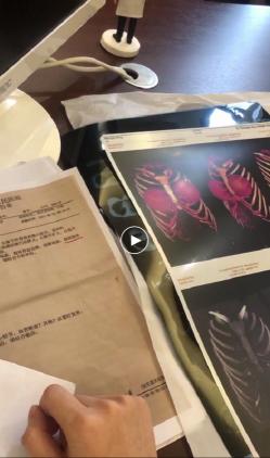 医院丰胸要多少钱（女模5万隆胸医院讨说法被扔花丛）