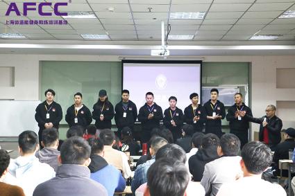 学健身教练要多少钱（健身教练培训多少钱呢）
