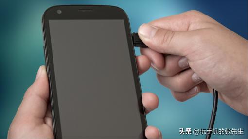 手机充不进电维修多少钱（手机搁置时间太长）