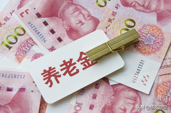 农民交社保到15年以后能拿多少钱（农村养老保险一年交3000每月能领多少钱）