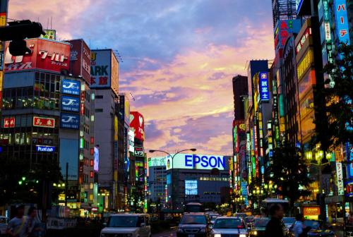 出国新加坡打工能挣多少钱（2022年出国打工是日本好还是新加坡好）