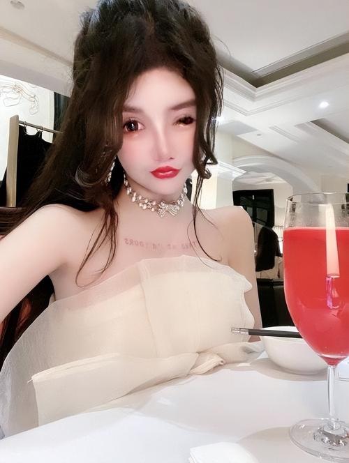 换肤多少钱（网红周楚娜整容花费400万）