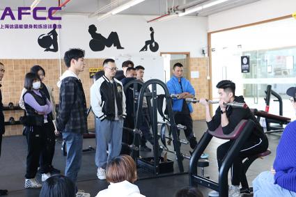 学健身教练要多少钱（健身教练考证需要多少钱呢）