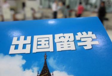 从中国到美国飞机票多少钱（单程赴美机票10万）