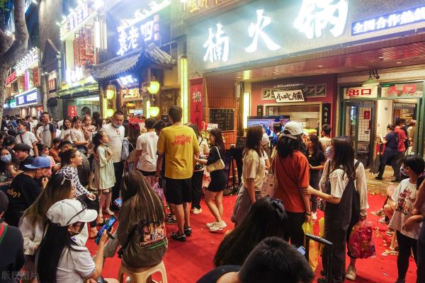 火锅店利润大概多少钱（火锅只要1元钱）