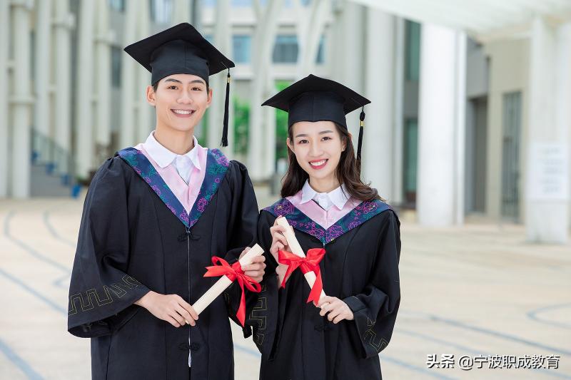 自考大專需要多少錢（初中學(xué)歷怎么參加成人高考）