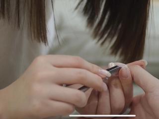 一般做美甲要多少钱（春节前郑州美甲店一位难求）