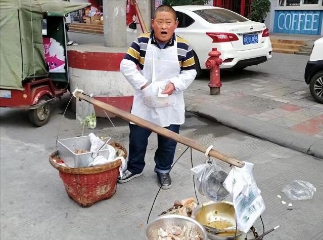 生猪耳朵多少钱一斤（一根扁担三十年）