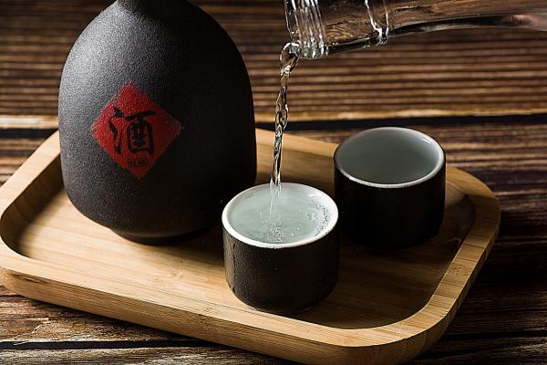82年茅台值多少钱（白酒数字营销为啥离不开区块链）