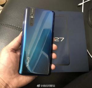 三星s10屏幕多少钱（三星S10的贴膜售价200多元）