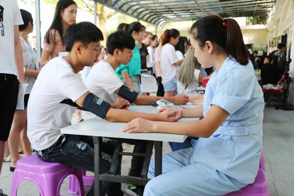 磁共振多少钱一次（价值千万的核磁共振仪）