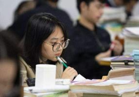 读研究生学费多少钱一年（研究生晒）