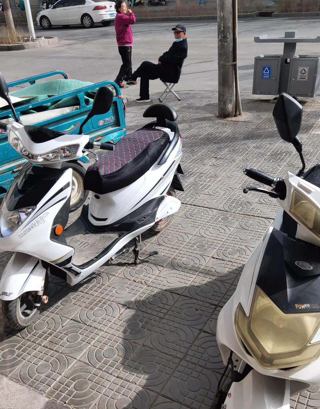 三輪車4個電瓶要多少錢（天熱了）