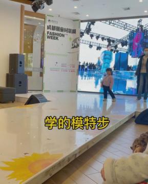少儿模特培训班大约多少钱一个月（家长花13000给孩子报模特培训班）